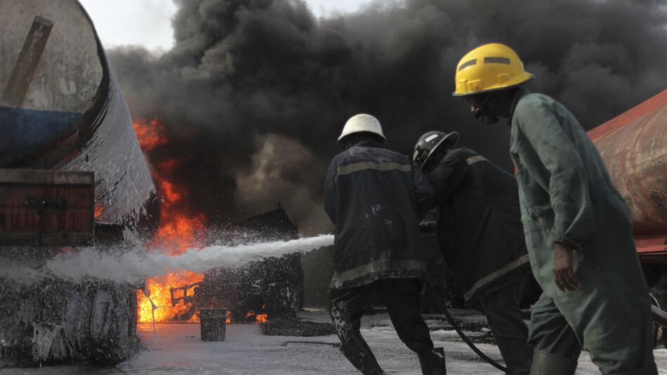 Fast hundert Tote bei Explosion von Tanklastwagen in Nigeria