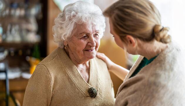 Gespräch Seniorin Frau