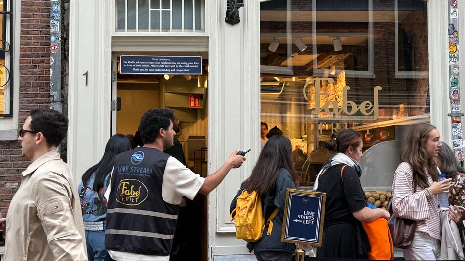 Touri-Ansturm auf hippe Snackbar sorgt für Gerichtsfall in Amsterdam