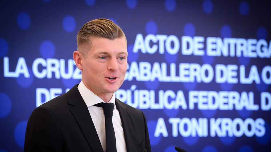 Kroos und Podolski schlagen DFB-Alarm