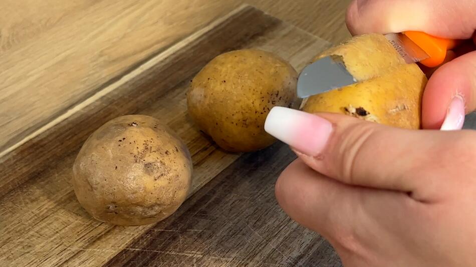 Statt wegwerfen: Kartoffelschalen weiterverwenden