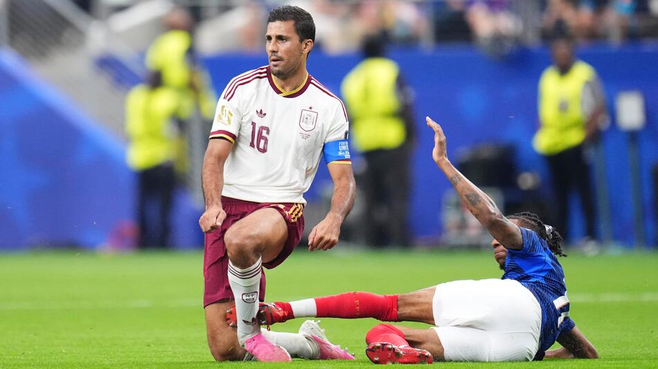 Heftige Grätsche von Bayern-Star sorgt für Diskussionen