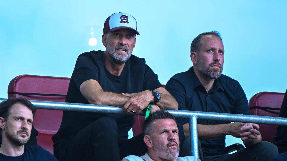 Klopp schaut Schalke – Spiel geht von Beginn an hin und her