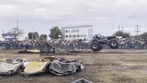 Monstertruck rast in Menschenmenge