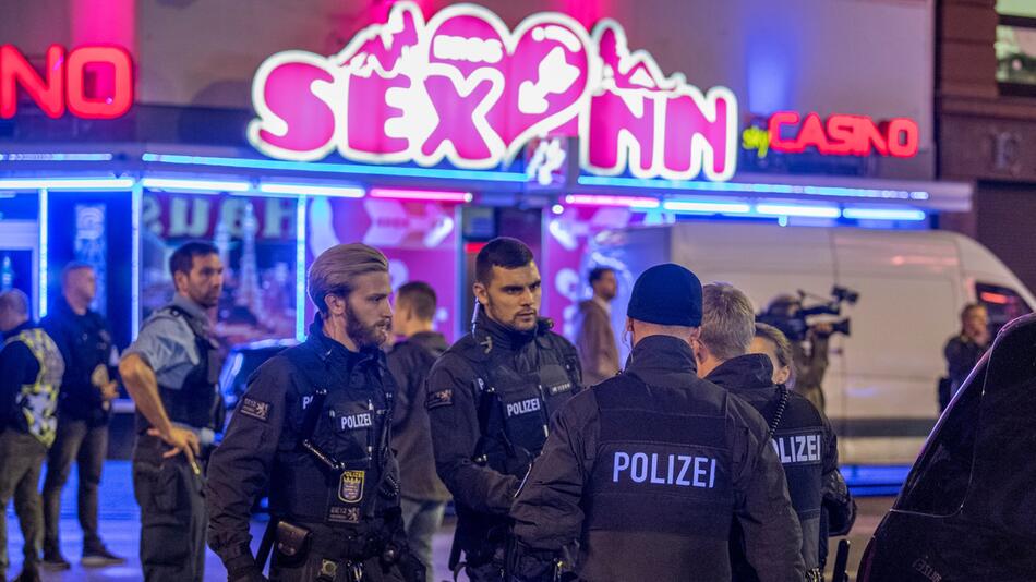 Police raid in Frankfurt station district