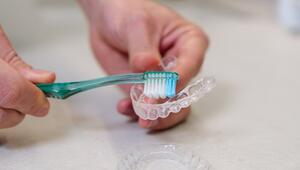Zahnschiene reinigen