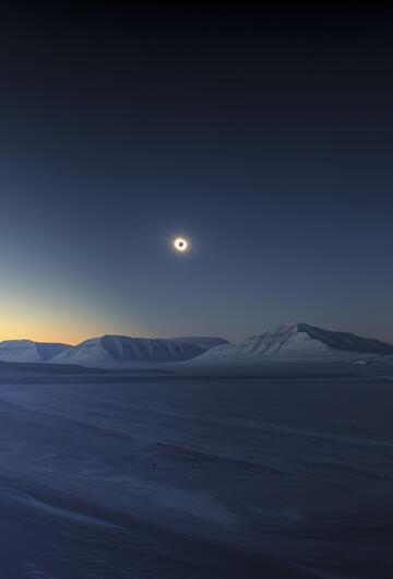 Luc Jamet (France) with Eclipse Totality over Sassendalen