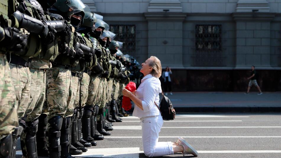 Tausende protestieren gegen Lukaschenko in Minsk - Festnahmen