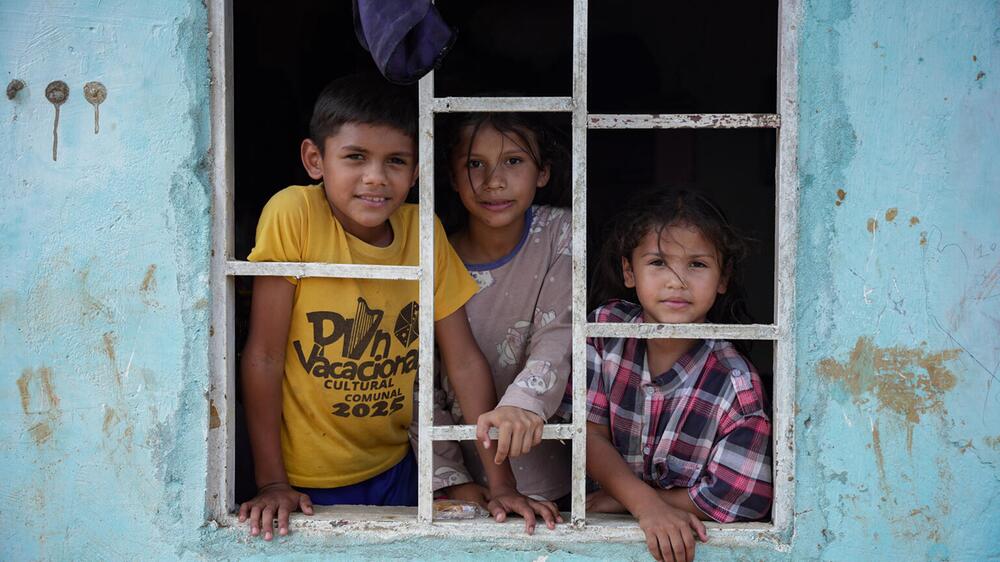 Foto von drei Kindern in Venezuela die wieder lächeln können