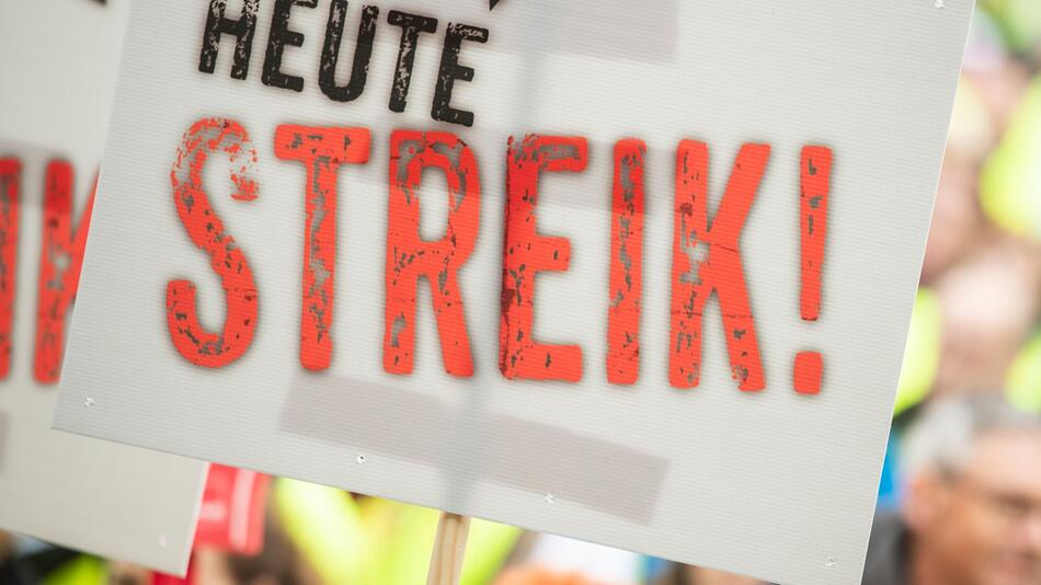 Ein Schild mit der Aufschrift "Heute Streik!"