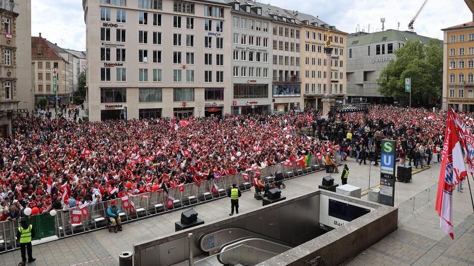 Beleidigendes Banner über Marienplatz – Verdacht fällt auf Rivalen