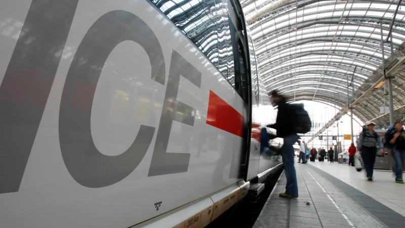 ICE im Hauptbahnhof von Frankfurt/Main