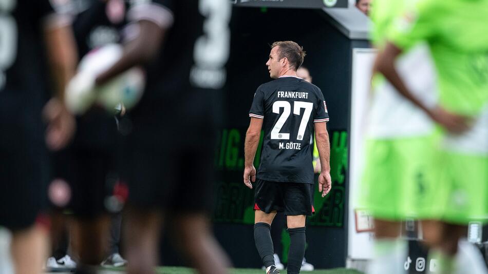 Mario Götze sieht gegen den VfL Wolfsburg rot.