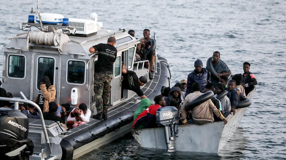 Migranten vor Tunesiens Küste