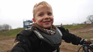 Dreijähriger geht viral – Motocross-Youngster auf Social Media