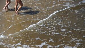 Zwei Frauen an der Ostsee