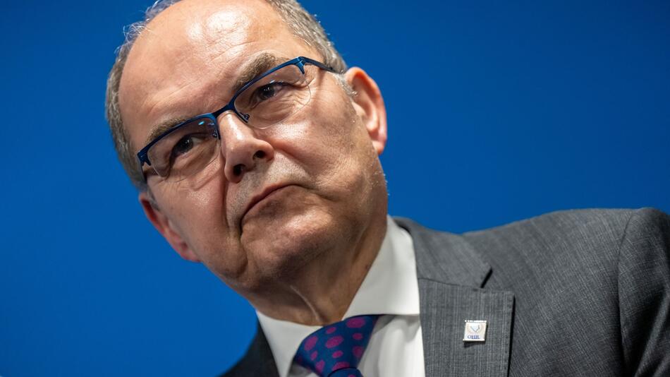 "Enormer Druck aus den USA": Schmidt enthüllt neue Details zu seinem Rückzug
