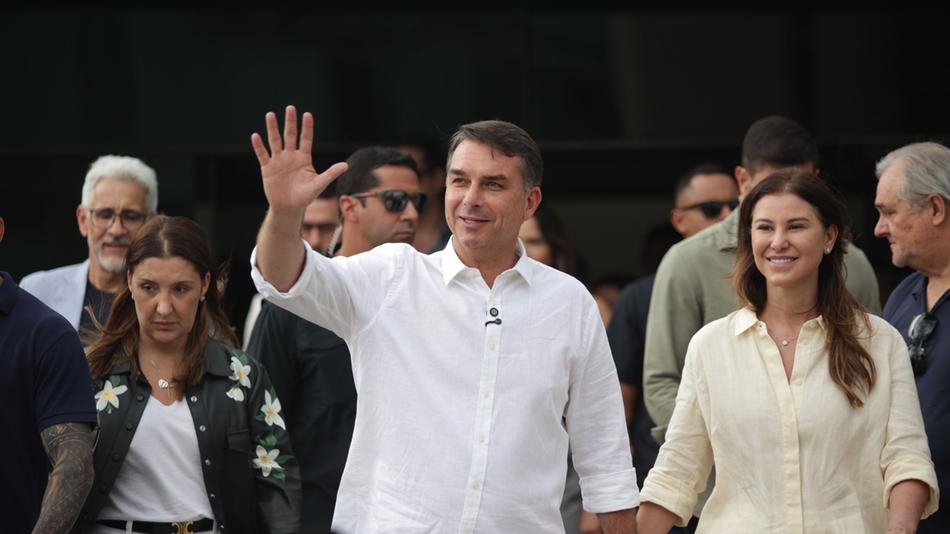 Bolsonaro erklärt sich zum "echten Präsidenten" Brasiliens