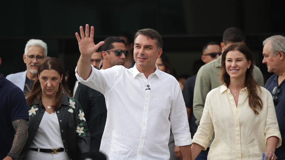 Bolsonaro erklärt sich zum "echten Präsidenten" Brasiliens