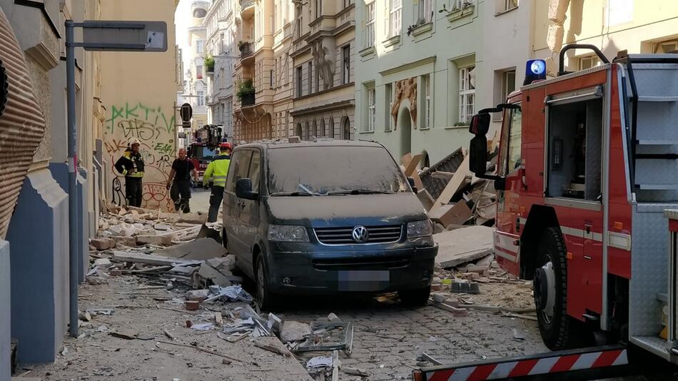 Mehrfamilienhaus in Wien nach Explosion teilweise eingestürzt