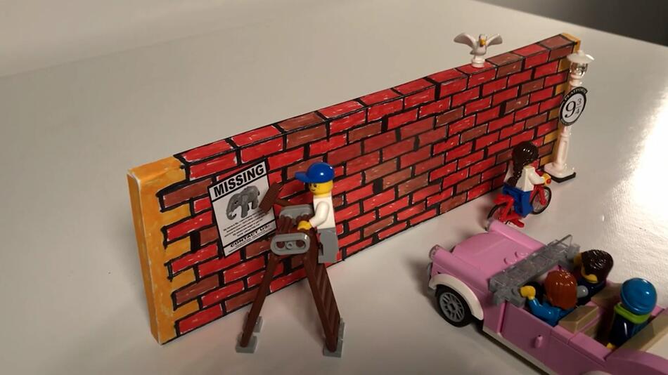 Beste Illusion 2023: Lego-Auto fährt einfach durch eine Wand