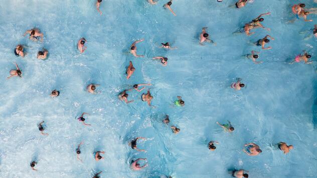 Handy-Eltern im Freibad - eine tödliche Gefahr