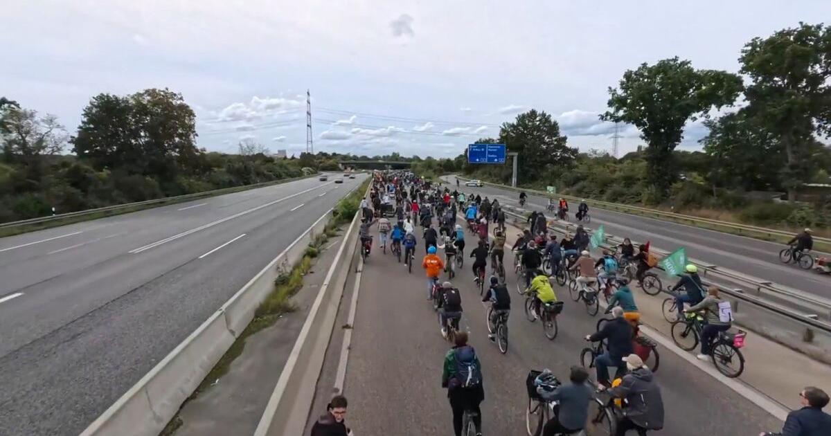 Frankfurt: Rund 4.000 Menschen demonstrieren auf Fahrrädern gegen Ausbau von A5