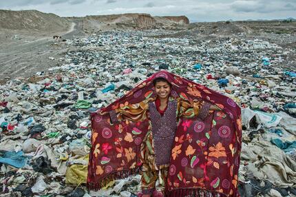Kinder, Iran, Müll