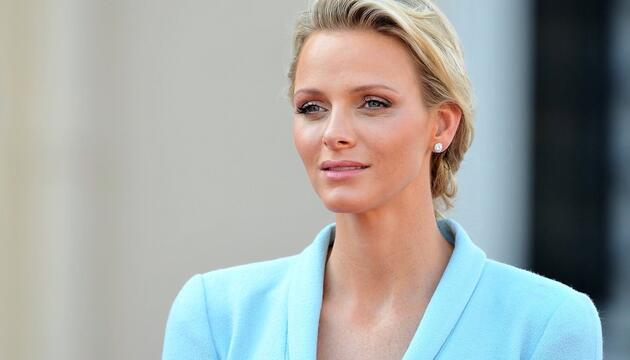 Charlène von Monaco sorgt im 4.200-Euro-Kleid für Blitzlichtgewitter