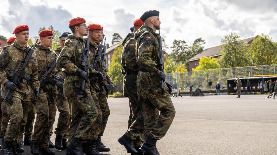 Bundeswehrsoldaten in einer Kaserne.