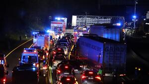 Lkw-Fahrer verursacht Chaosfahrt mit mehreren Unfällen