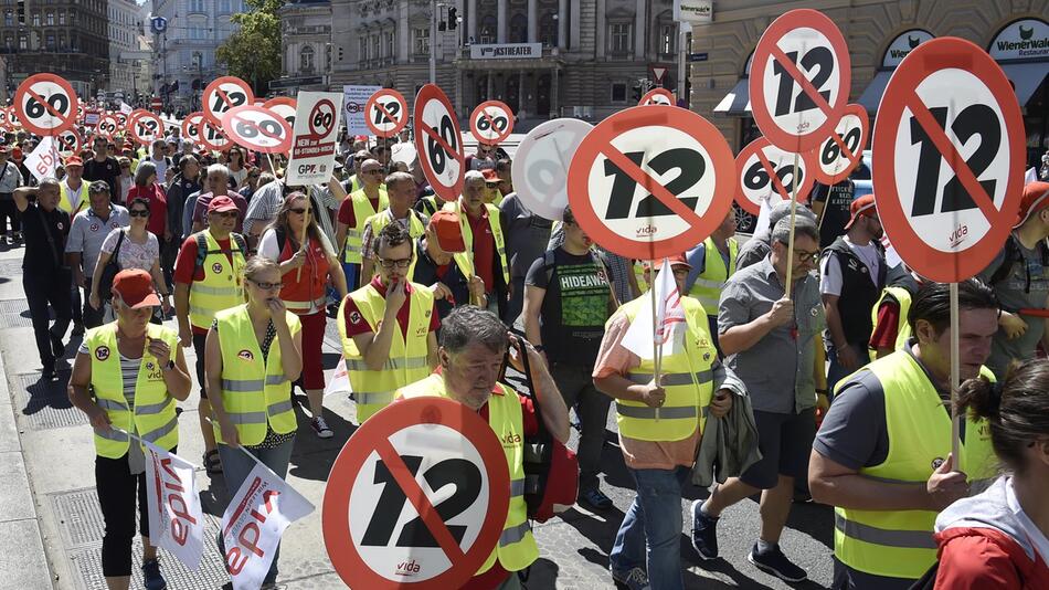 Demonstration gegen Ausweitung der Arbeitszeit