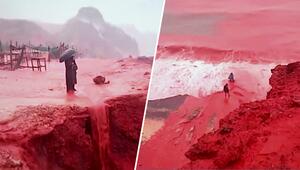 Blutrote Insel: Starkregen färbt iranische Insel ein