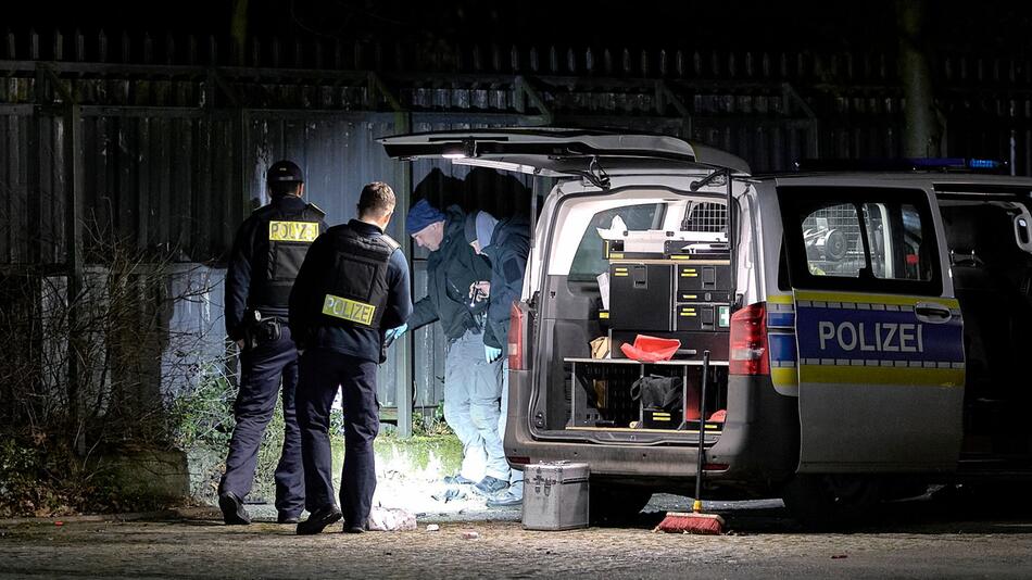 Detonation an Zaun von Polizeigebäude in Berlin