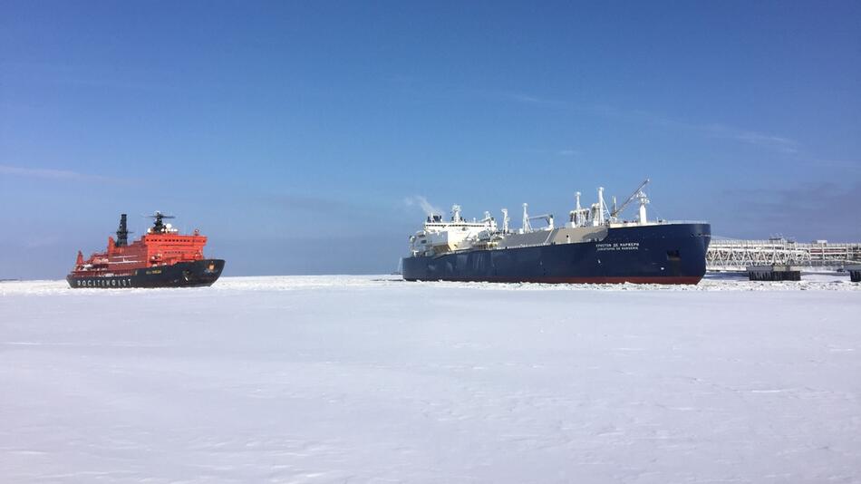 Russischer LNG-Tanker im arktischen Meer