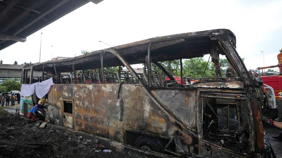 23 Tote bei Schulbus-Brand in Thailand - Fahrer stellt sich