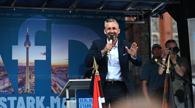 Kundgebung der AfD vor dem Roten Rathaus