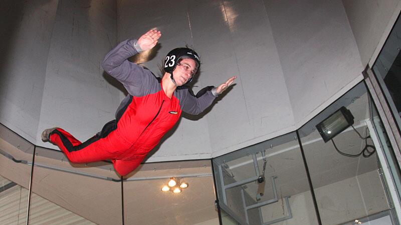 Redakteurin Silke beim Indoor Skydiving