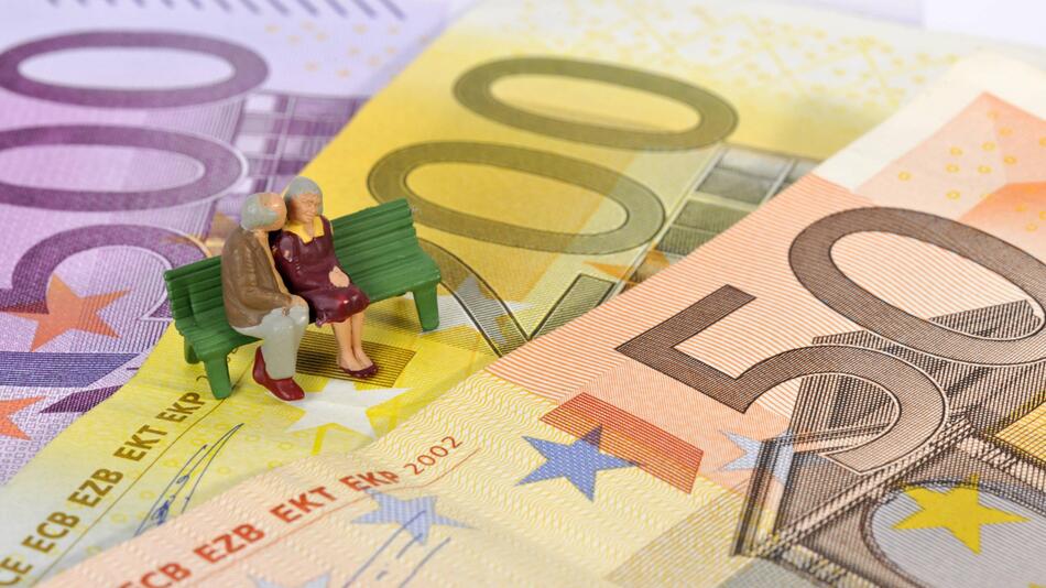 Rentner Figürchen, Parkbank, auf Euro Geldschein, Symbolbild Altersvorsorge, Rente