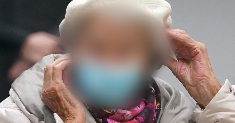 Zwei Jahre Bewährung: Frühere KZ-Sekretärin vom Gericht verurteilt | GMX