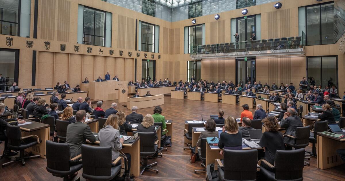 Bundesrat Stimmt Verkaufsverbot Von Himmelslaternen Zu | GMX