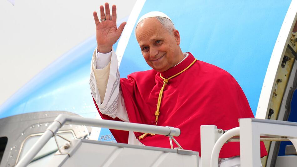 In Spanien lässt sich Papst Leo einen Seitenhieb gegen Trump nicht nehmen