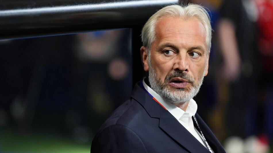 Irritierende Szenen um Kongo-Trainer bei Pressekonferenz