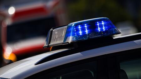 Motorradfahrer verletzt sich bei Sturz lebensgefährlich