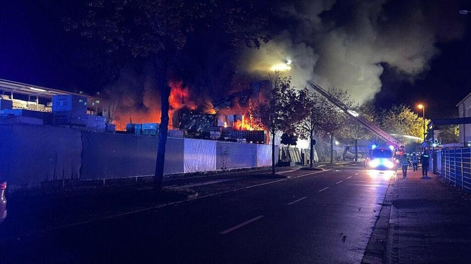 Lagerhalle in Kronberg ausgebrannt