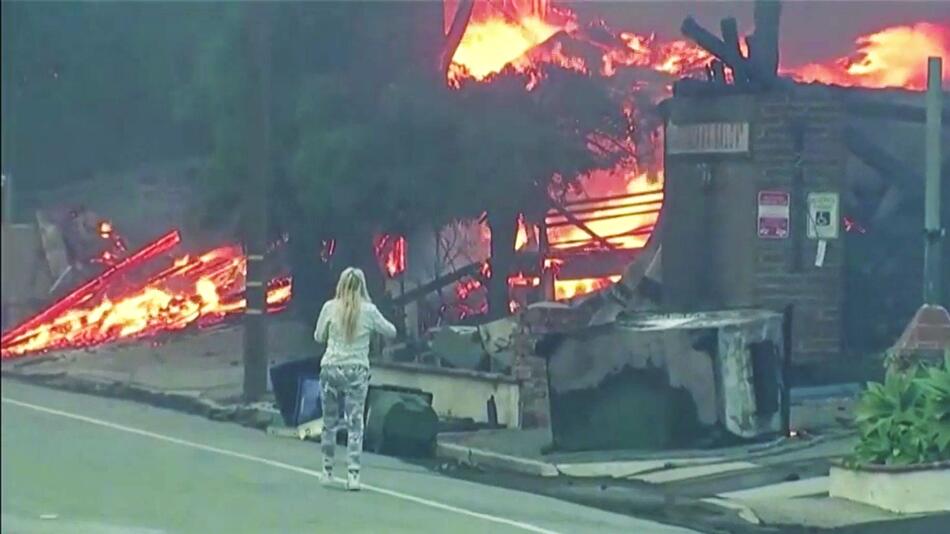 Schwere Waldbrände bei Los Angeles außer Kontrolle geraten - erste Todesopfer