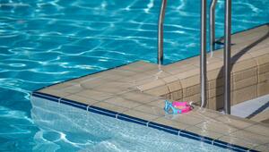 Schwimmbecken