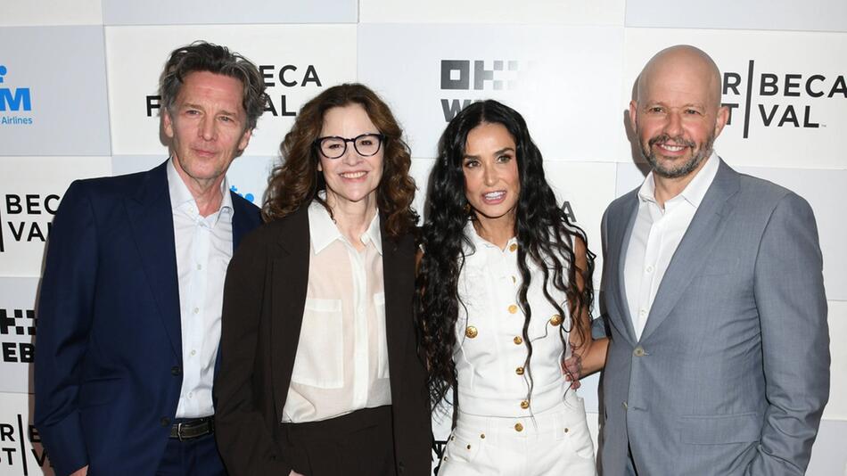 Andrew McCarthy, Ally Sheedy, Demi Moore und Jon Cryer (v. l.) bei der Premiere von "Brats" auf ...