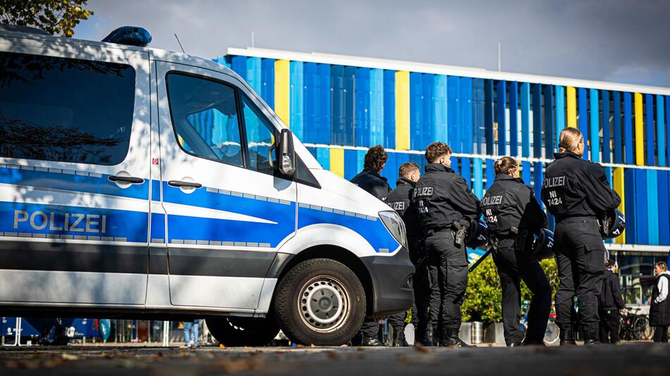 Polizeieinsatz nach dem Zweitliga-Derby zwischen Braunschweig und Hannover