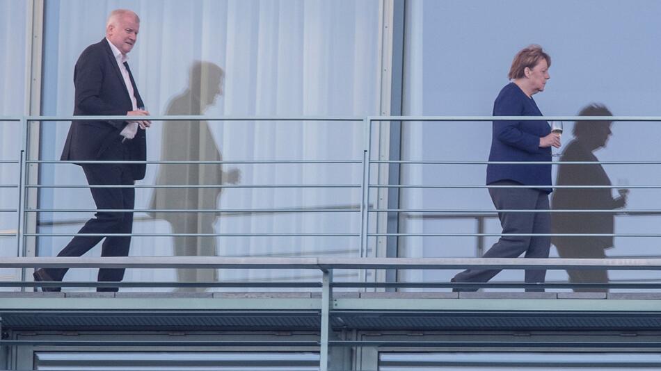 Merkel meets Seehofer at the German chancellery